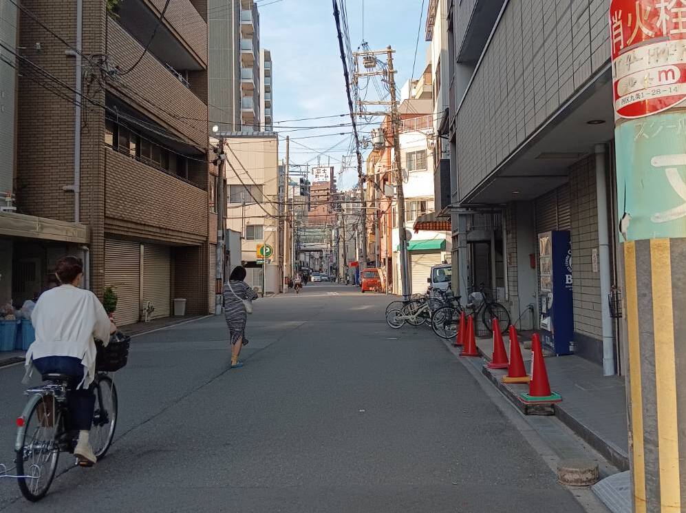 九条駅2番出口から信号を渡った永和通